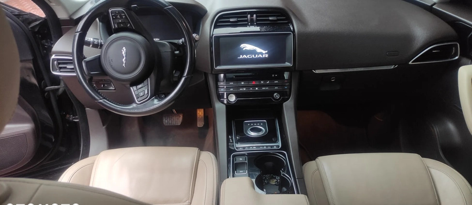 Jaguar F-Pace cena 88900 przebieg: 165200, rok produkcji 2017 z Kisielice małe 781